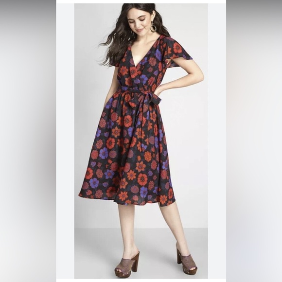 NWT MODCLOTH Red Retro Floral VNeck Faux Wrap Flutter Sleeve swing Dress - Picture 1 of 9